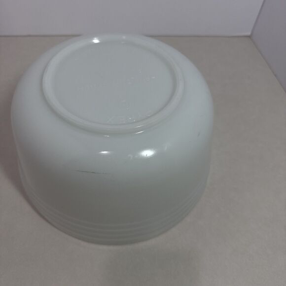 Vintage PYREX Large Mixing Bowl #26 Hamilton Beach Ribbed White Milk Glass - Picture 3 of 5